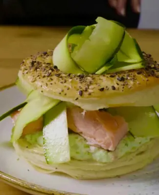 Small bite, big bagel energy🥯✨ These Bagel Salmon Tartlets rework a New York favourite into a high-protein, menu-ready ...