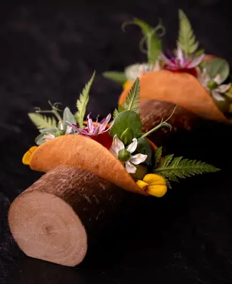 Lad dine gæster drømme sig til varmere himmelstrøg med Kokkelandsholdets smukke taco 🌮 Her kombinerer de en tynd, sprød...