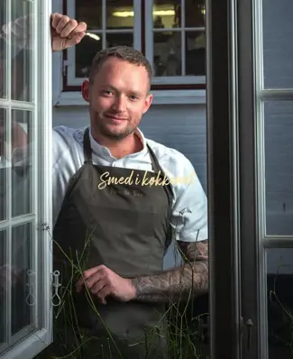 Mathias Lynghamar kom sent ind i køkkenet – men med et håndværk i hænderne 👇 Uddannet smed og vant til præcision arbejd...