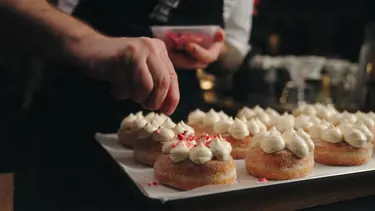 “Silmilläkin syötävät” leivonnaiset lähtevät helposti lentoon somessa.