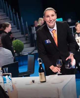 Tunnetko jo Kati Laitisen, tarjoilijoiden hallitsevan 🇫🇮mestarin? ⁠ ⁠ Katrina ”Kati” Laitinen päätyi alkujaan tarjoili...