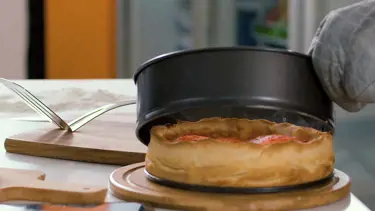 Discover how to make the iconic Chicago food staple which is the deep dish pizza. Almost pie-like, the Chicago-style deep dish pizza uses Lurpak Unsalted Butter to create the buttery flavoured crust and Arla Pro Perfect Freeze Mozzarella for a rich gooey cheese stretch, that is not only delicious but Instagram-worthy.