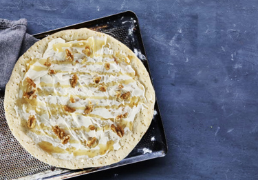 Learn how to create savoury ‘Summer Pizza’ and a quick dessert pizza using Arla Pro Cream Cheese. Arla Pro Cream Cheese is all natural and it’s so versatile, that you can create creamy, rich, cheesy pizza or use it as filling in the crust for a soft, creamy touch.