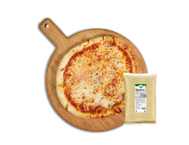 Setzen Sie für die perfekte Pizza auf gestiftelten Mozzarella