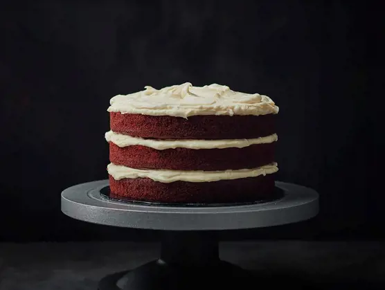 The additional of rapeseed oil keeps baked goods soft and moist without having to add vegetable oil into the recipe (for specific cakes recipes such as cupcakes and muffins). Quality of baked items stays moist for up to 48 hours.