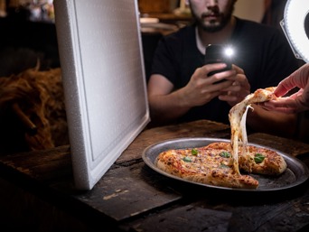 How to Capture the Perfect Pizza Image