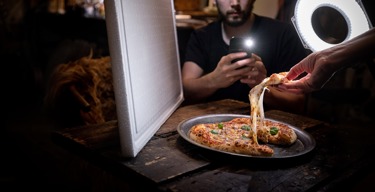 كيفية التقاط صورة البيتزا المثالية