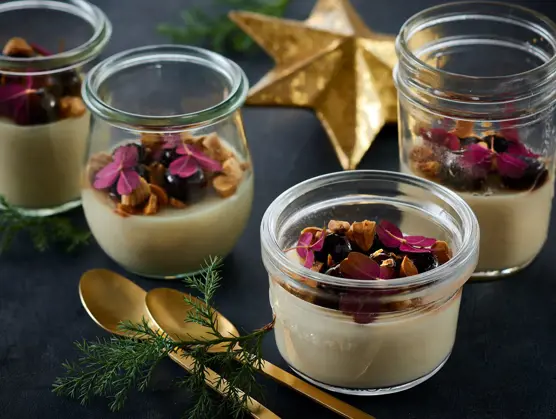 Panna cotta med amarenakirsebær