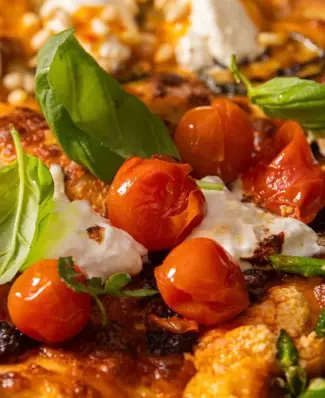 Crispy, cheesy, loaded… Detroit style just hits different 👀🍕 This trio pizza is all about layering flavour and texture...