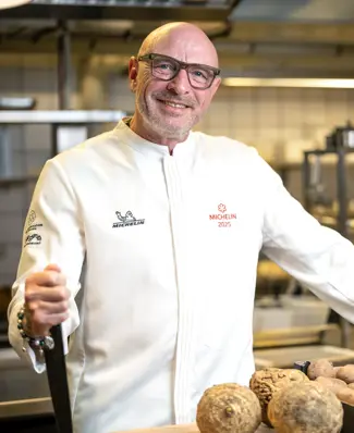 Tilbage i manegen 🔪 I gastronomiens absolutte toplag er tempoet højt, gennemsnitsalderen lav, og kun de færreste bliver...