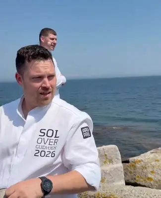 Tre dage med smag, tempo og stærkt håndværk ☀️👨‍🍳 Vi har været helt tæt på @sol_over_gudhjem – bag scenen, i køkkenern...