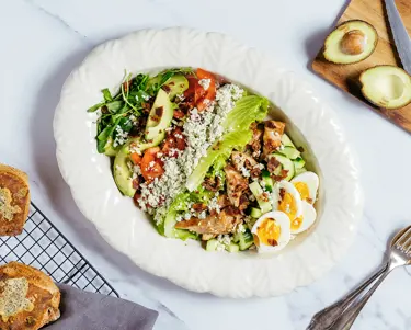 Castello Sinihomejuustomuru toimii täydellisesti myös salaateissa ja monessa muussa kylmässä kokkauksessa.