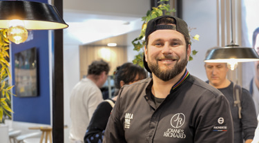 Le portrait du champion du monde du burger.