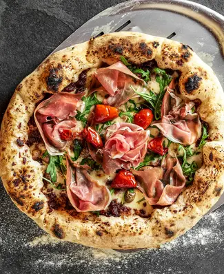 🫜 Syksyn makua ja väriä pizzamuodossa🫜 ⁠ ⁠ Suomalainen punajuuri on parhaimmillaan juuri nyt ja aina lokakuun lopulle ...