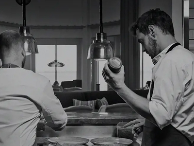 Annamme inspiraatiota, joka vie asiakkaita eteenpäin.