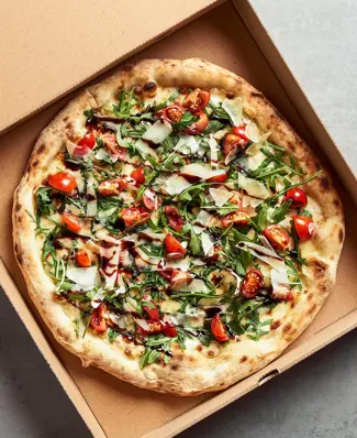 Pieni lehti 🌿 iso rooli 🍕⁠ ⁠ Rucola pizzan päällä on paljon muutakin kuin vihreää väriä. Sen hennon pippurinen ja hiuk...
