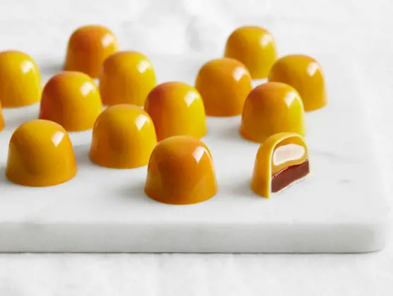 Praliner med kanelganache og mandarinkaramel