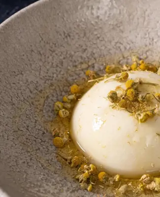 Sweet Simplicity 🍯🌼 Lighter desserts are having their moment and this Chamomile & Honey Panna Cotta made with our Whip...