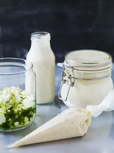 Majoneesi on burgerissa komponentti, johon kannattaa panostaa täysillä. Itse maustetut majoneesit ovat monesti asia, josta burgeripaikka tunnetaan.