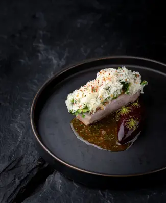 Miso og braiseret svinekød er ikke en ny kombination i asiatiske køkkener 💗 Her er den brugt i en nordisk kontekst med ...