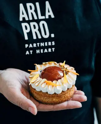 Makea, rapea, sesonkiin sopiva! ⁠ ⁠ Pieni inspiraatiotuokio pikkujouluhulinoiden keskelle? 😉⁠ ⁠ Kuvassa komeileva makea...