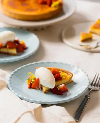 🍋Piirakoista raikkain, ja rakastetuin? ⁠ ⁠ Perinteiselle sitruunapiirakalle löytyy näin joulupöytien jälkeen varmasti i...