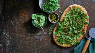 https://cdb.arla.com/api/assets/arla-pro-asia/c9307939-9e72-422f-ad79-35eb96f87807/green-goddess-pizza.jpg