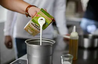 https://cdb.arla.com/api/assets/arla-pro-dk/smor-pa-miro-v057.jpg