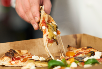 https://cdb.arla.com/api/assets/arla-pro-fr/omne-arla-delivery-pizzas-40-1.png