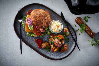 https://cdb.arla.com/api/assets/arla-pro-fr/png-version-arla-pro-burger-04.png