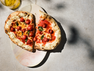 https://cdb.arla.com/api/assets/arla-pro-fr/png-version-margheritafoc-tk-arla-pro-pizza-0395.png
