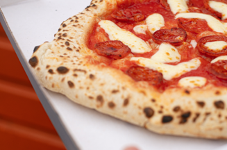 https://cdb.arla.com/api/assets/arla-pro-fr/simple-pizza.png