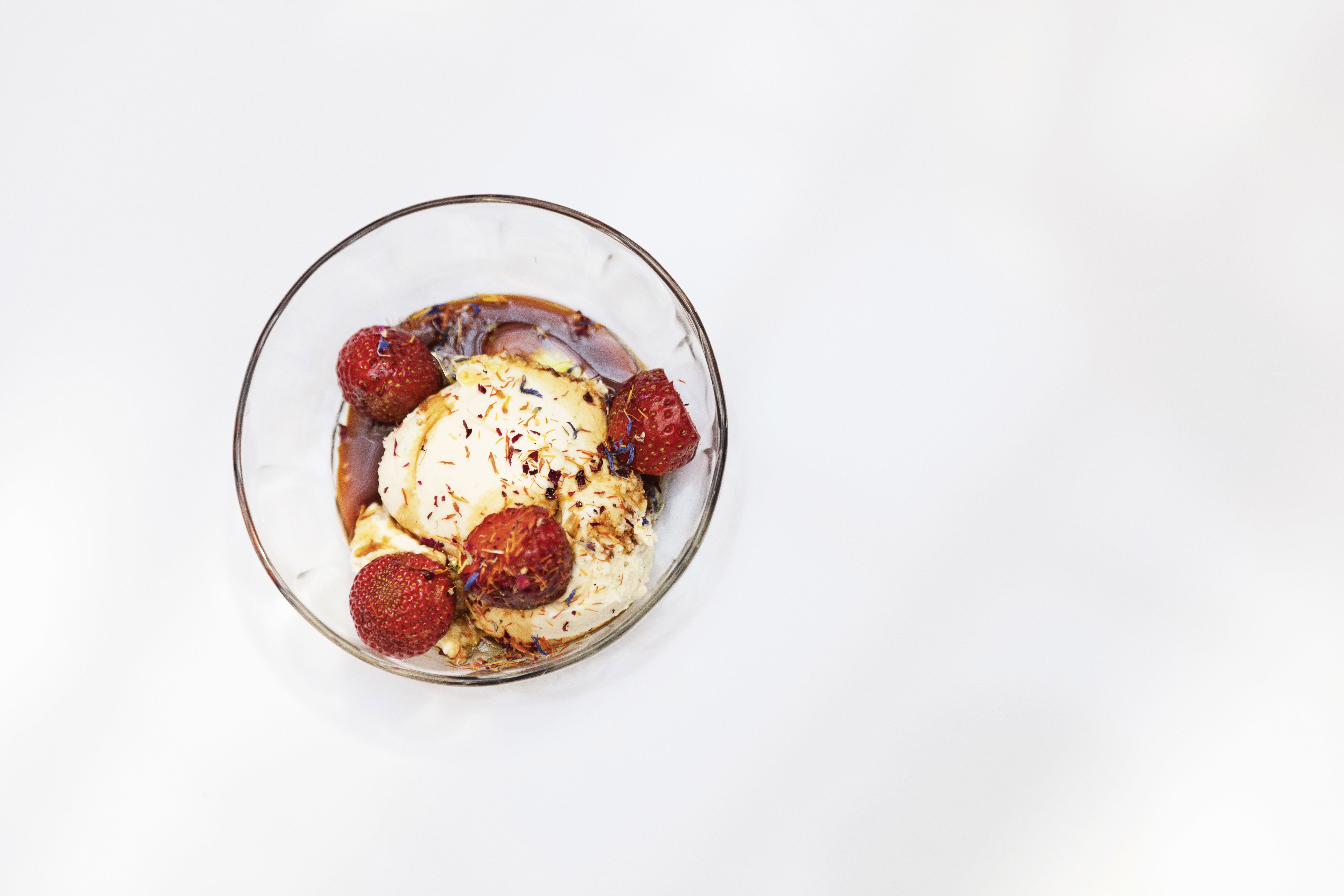 Panna cotta med jordbær og olivenolie