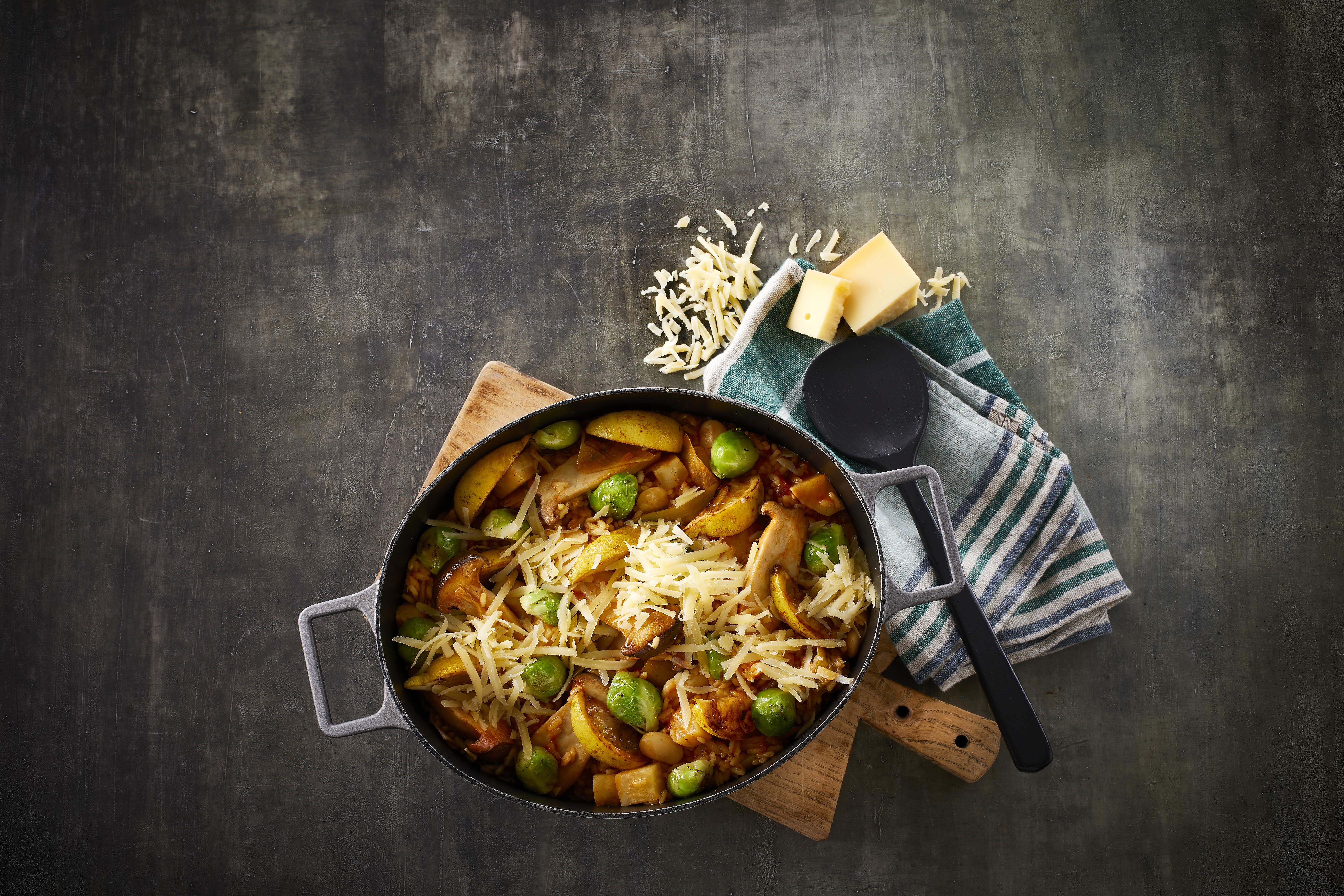 Grøn paella med kejserhatte, safran og Digekrone