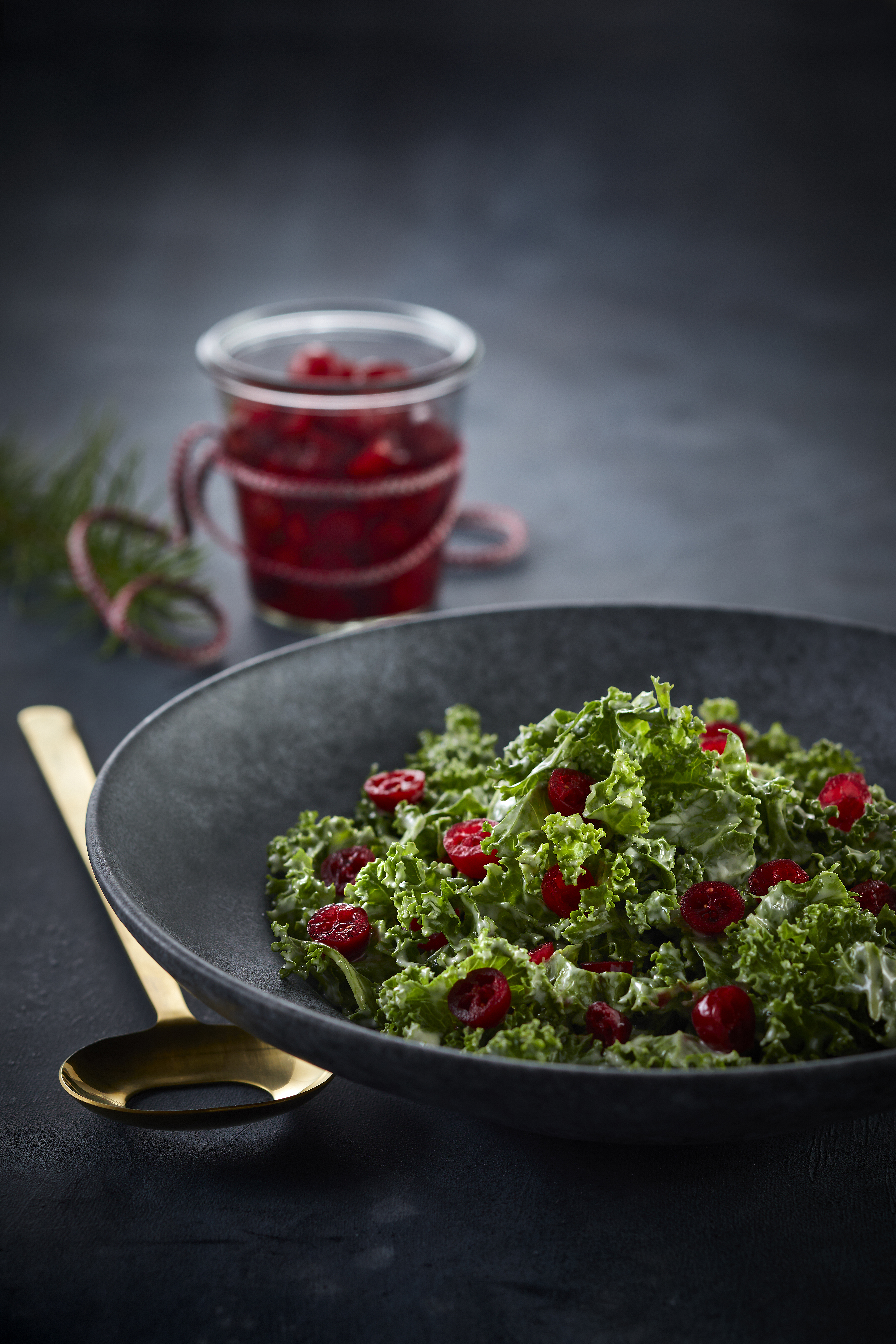 Grønkålssalat med blåskimmelvinaigrette