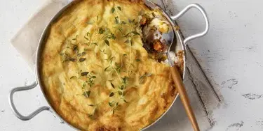 Vepards pie on juuston kruunaama klassikko uudella kasvistwistillä.