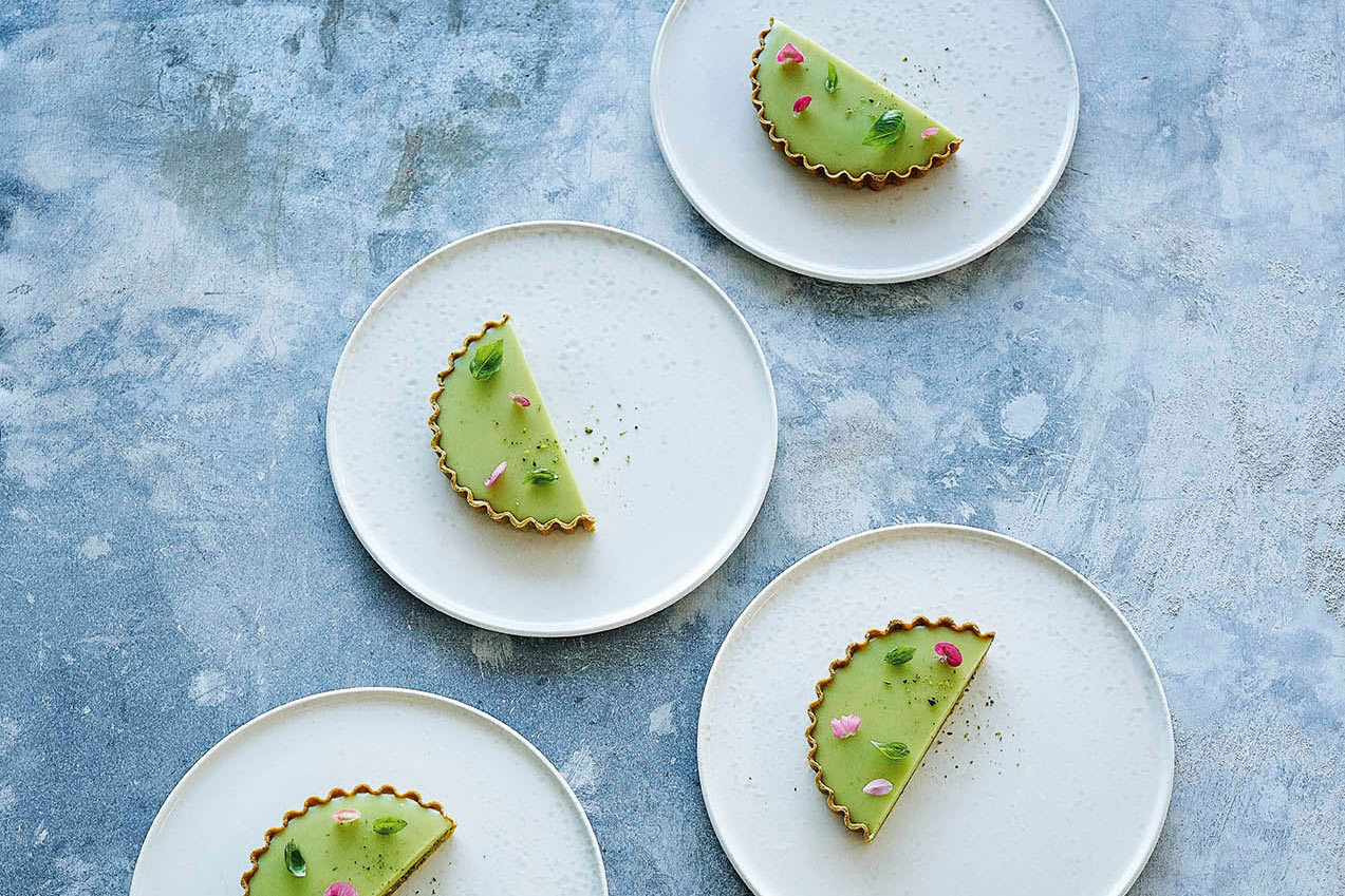 Pistacietærter med lime og basilikum